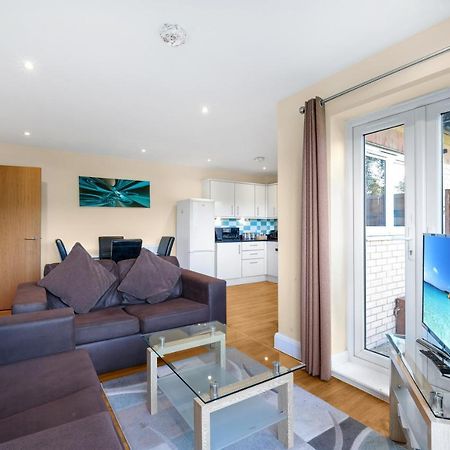 London Heathrow Living Serviced Apartments By Ferndale Stanwell ภายนอก รูปภาพ