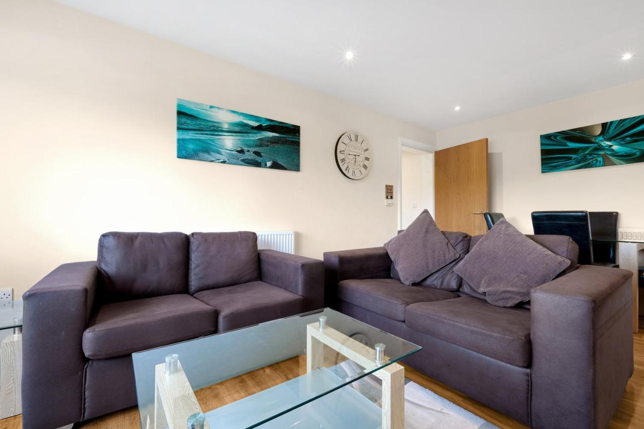London Heathrow Living Serviced Apartments By Ferndale Stanwell ภายนอก รูปภาพ