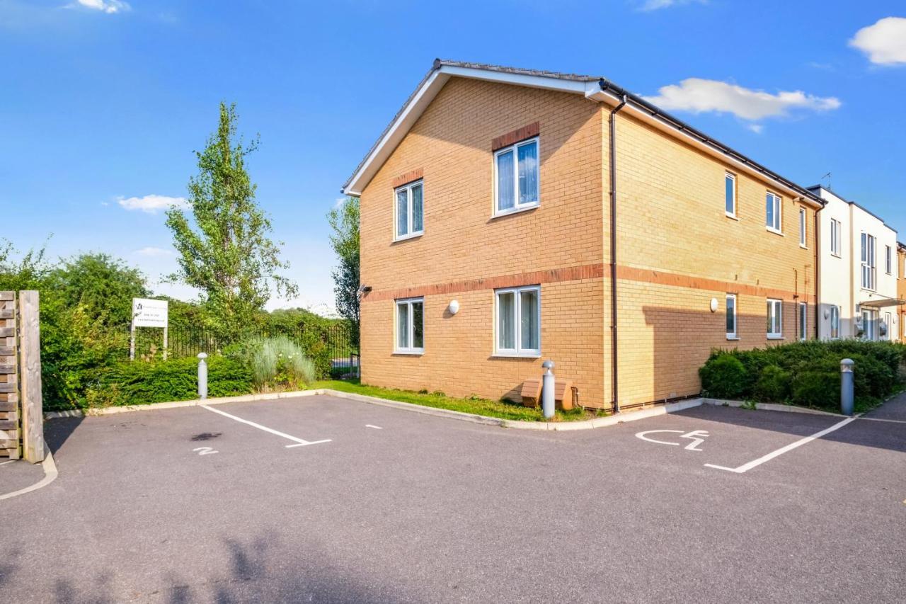 London Heathrow Living Serviced Apartments By Ferndale Stanwell ภายนอก รูปภาพ