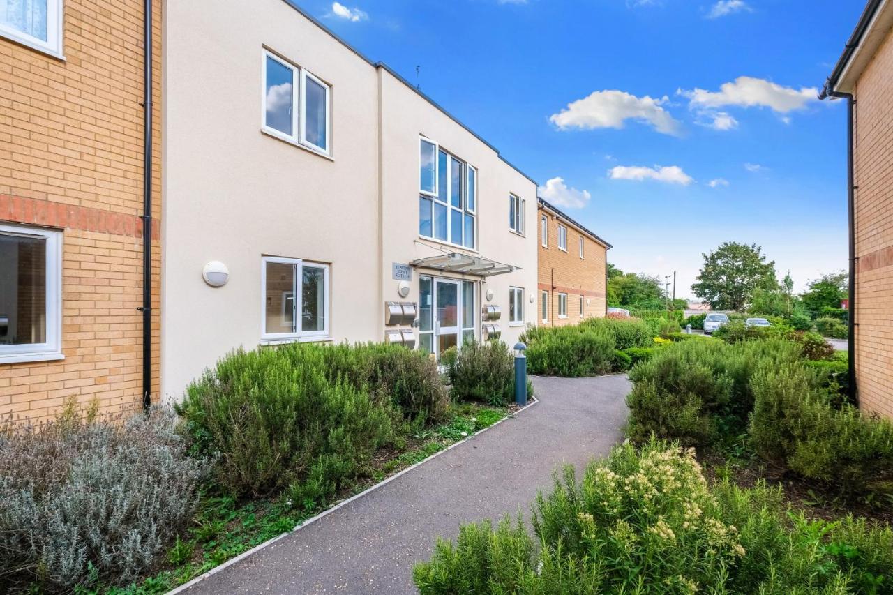 London Heathrow Living Serviced Apartments By Ferndale Stanwell ภายนอก รูปภาพ