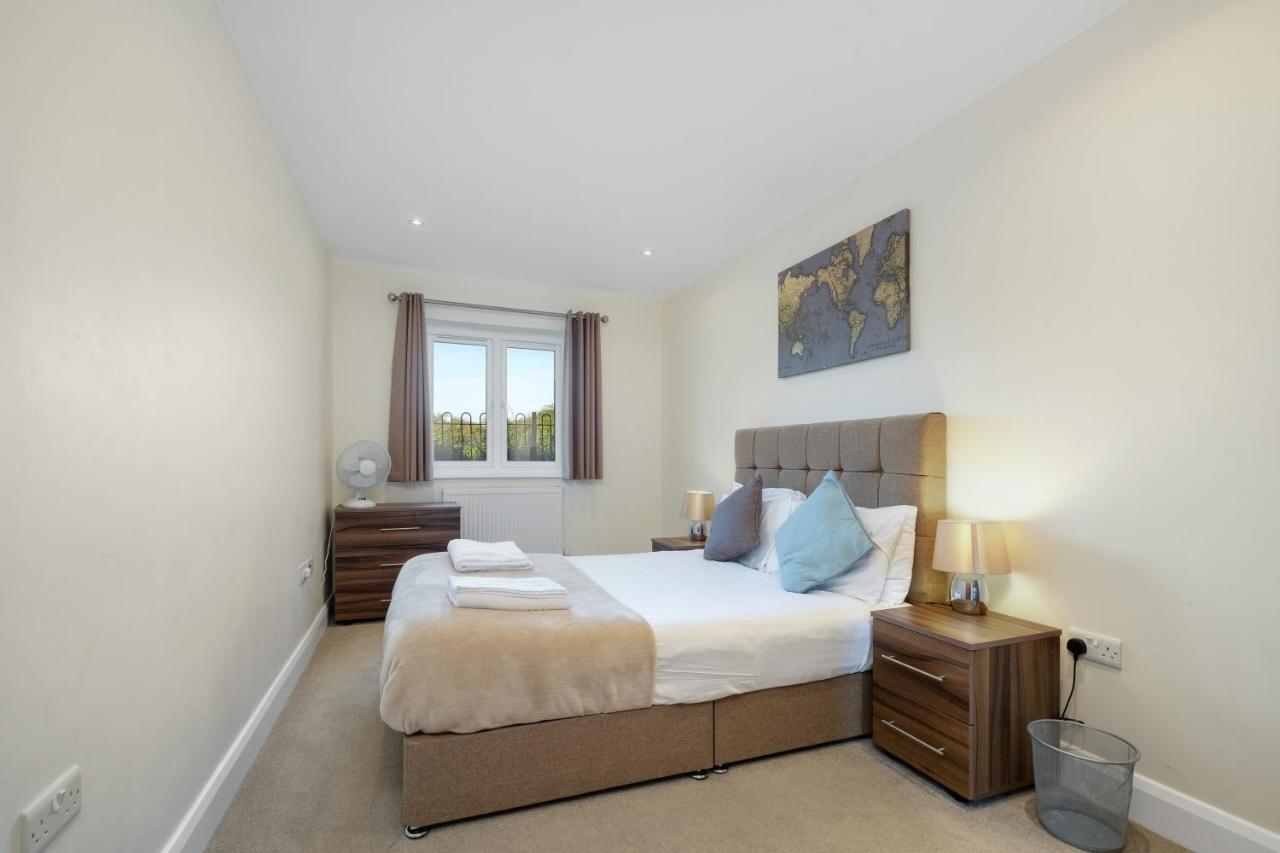 London Heathrow Living Serviced Apartments By Ferndale Stanwell ภายนอก รูปภาพ