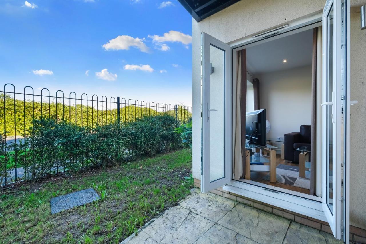 London Heathrow Living Serviced Apartments By Ferndale Stanwell ภายนอก รูปภาพ