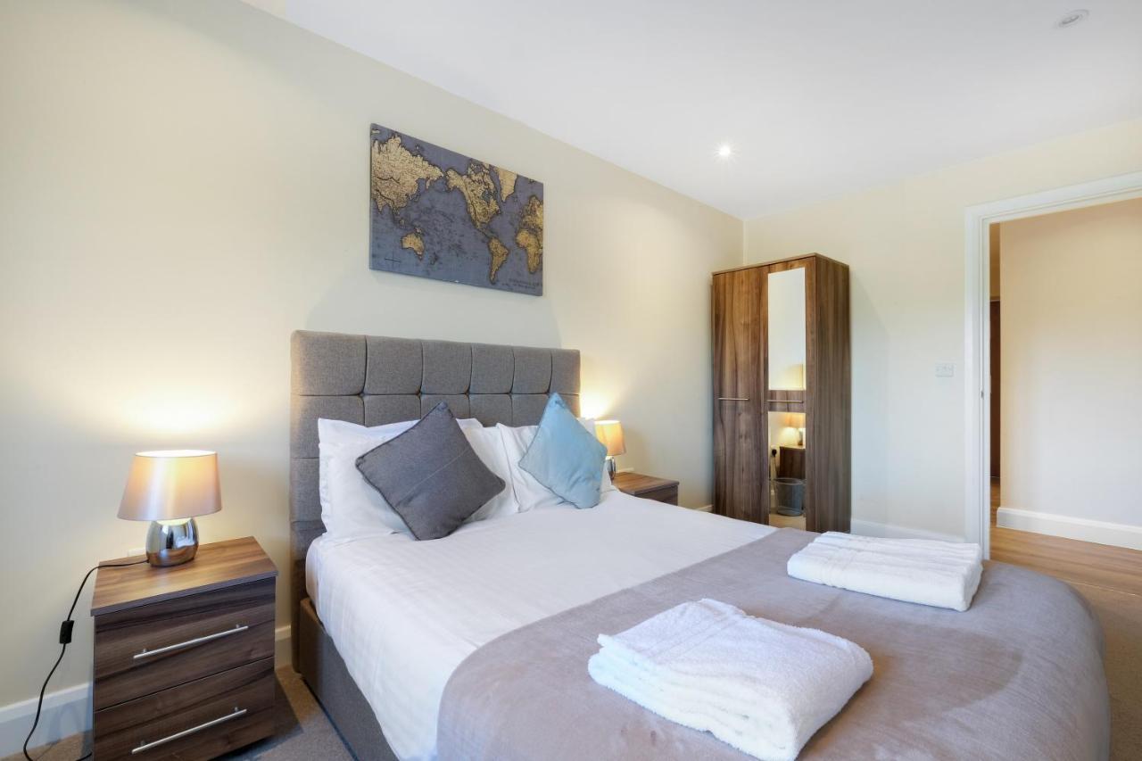 London Heathrow Living Serviced Apartments By Ferndale Stanwell ภายนอก รูปภาพ
