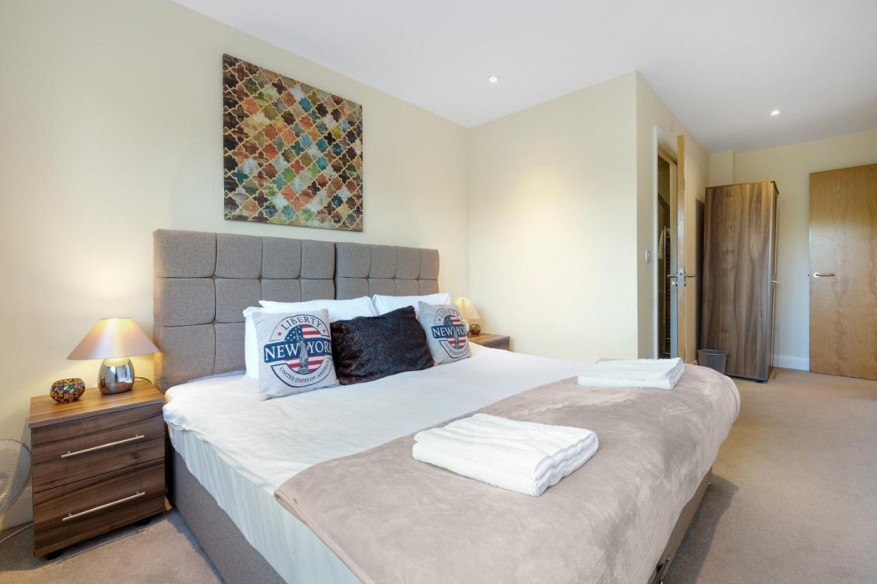 London Heathrow Living Serviced Apartments By Ferndale Stanwell ภายนอก รูปภาพ