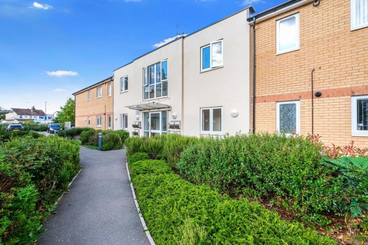 London Heathrow Living Serviced Apartments By Ferndale Stanwell ภายนอก รูปภาพ