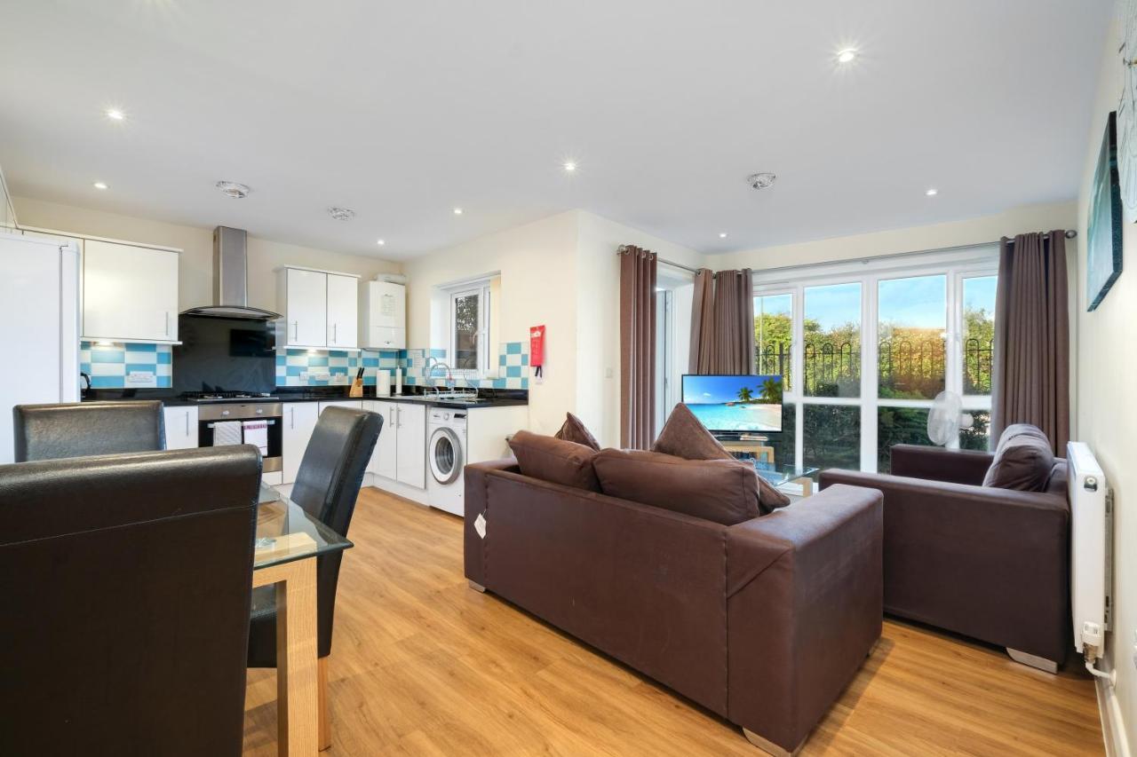 London Heathrow Living Serviced Apartments By Ferndale Stanwell ภายนอก รูปภาพ