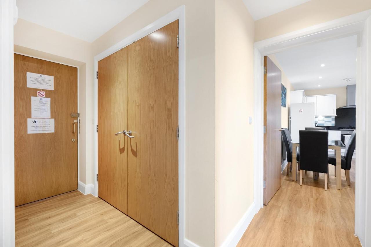 London Heathrow Living Serviced Apartments By Ferndale Stanwell ภายนอก รูปภาพ