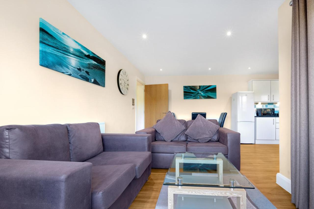 London Heathrow Living Serviced Apartments By Ferndale Stanwell ภายนอก รูปภาพ