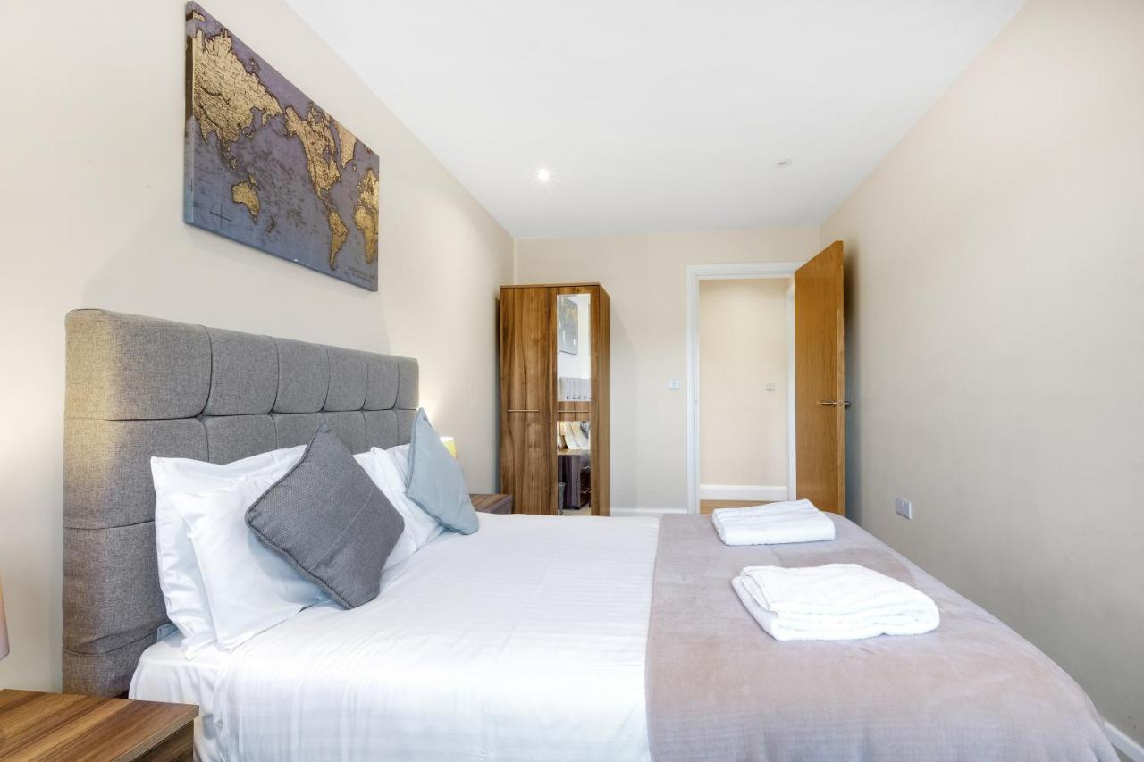 London Heathrow Living Serviced Apartments By Ferndale Stanwell ภายนอก รูปภาพ