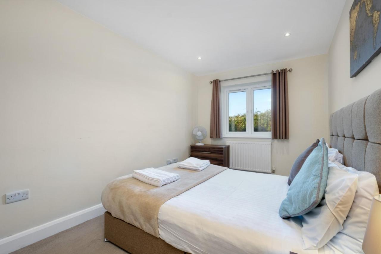 London Heathrow Living Serviced Apartments By Ferndale Stanwell ภายนอก รูปภาพ