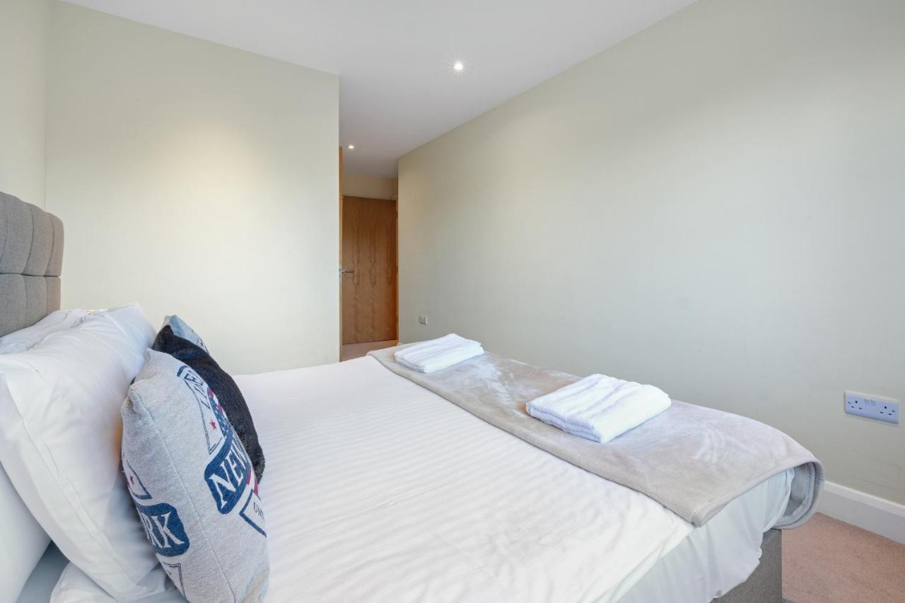 London Heathrow Living Serviced Apartments By Ferndale Stanwell ภายนอก รูปภาพ