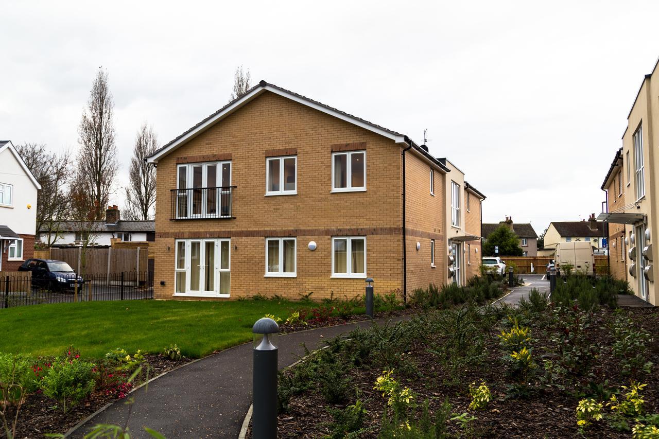London Heathrow Living Serviced Apartments By Ferndale Stanwell ภายนอก รูปภาพ