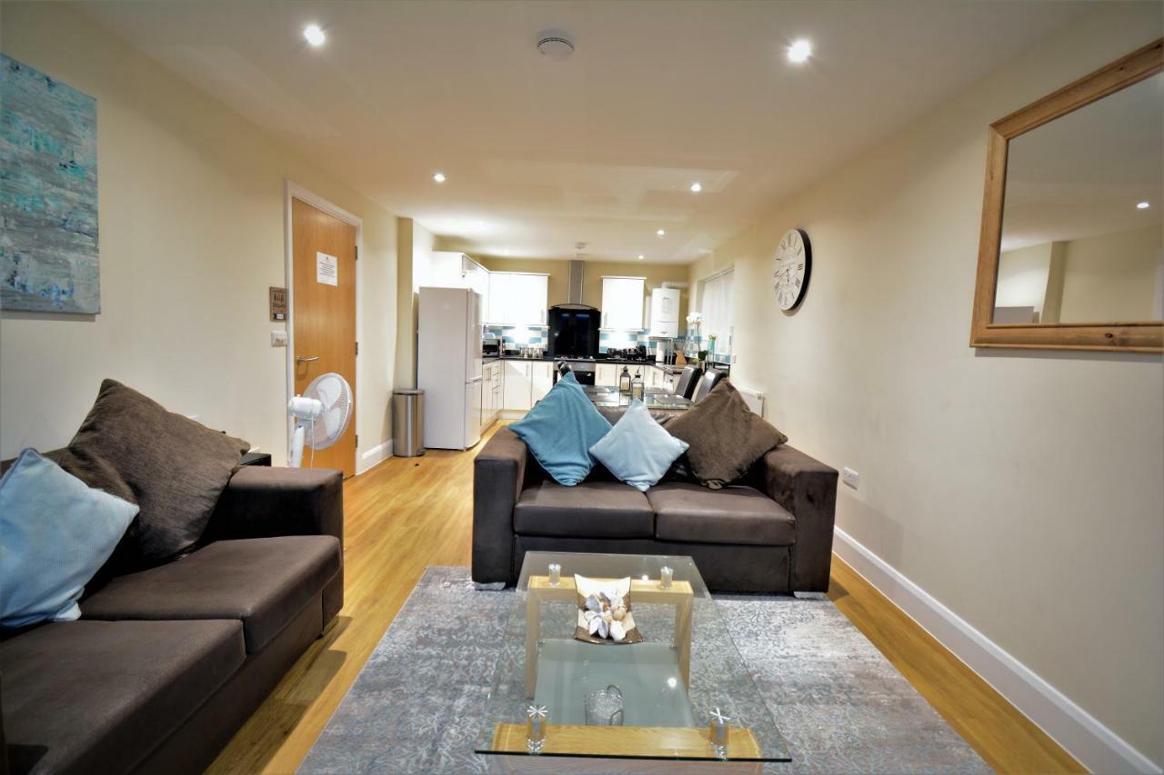 London Heathrow Living Serviced Apartments By Ferndale Stanwell ภายนอก รูปภาพ