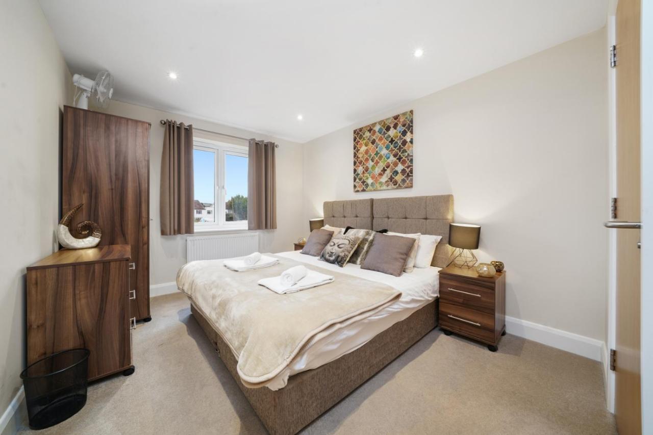 London Heathrow Living Serviced Apartments By Ferndale Stanwell ภายนอก รูปภาพ