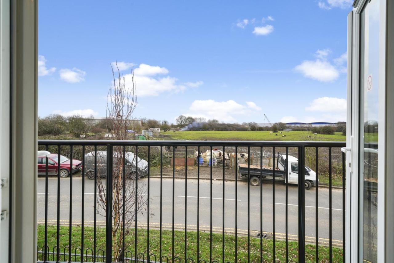 London Heathrow Living Serviced Apartments By Ferndale Stanwell ภายนอก รูปภาพ