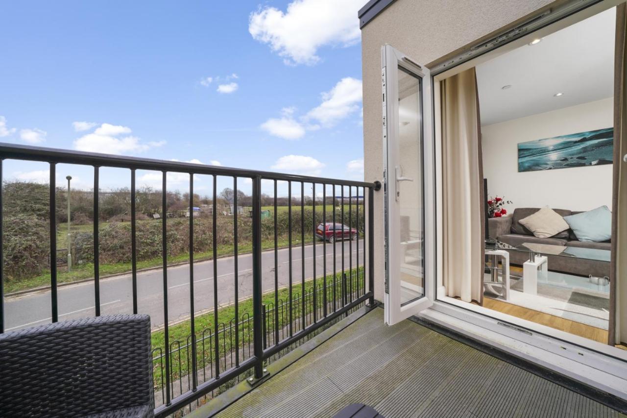 London Heathrow Living Serviced Apartments By Ferndale Stanwell ภายนอก รูปภาพ