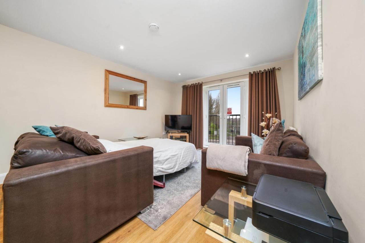 London Heathrow Living Serviced Apartments By Ferndale Stanwell ภายนอก รูปภาพ