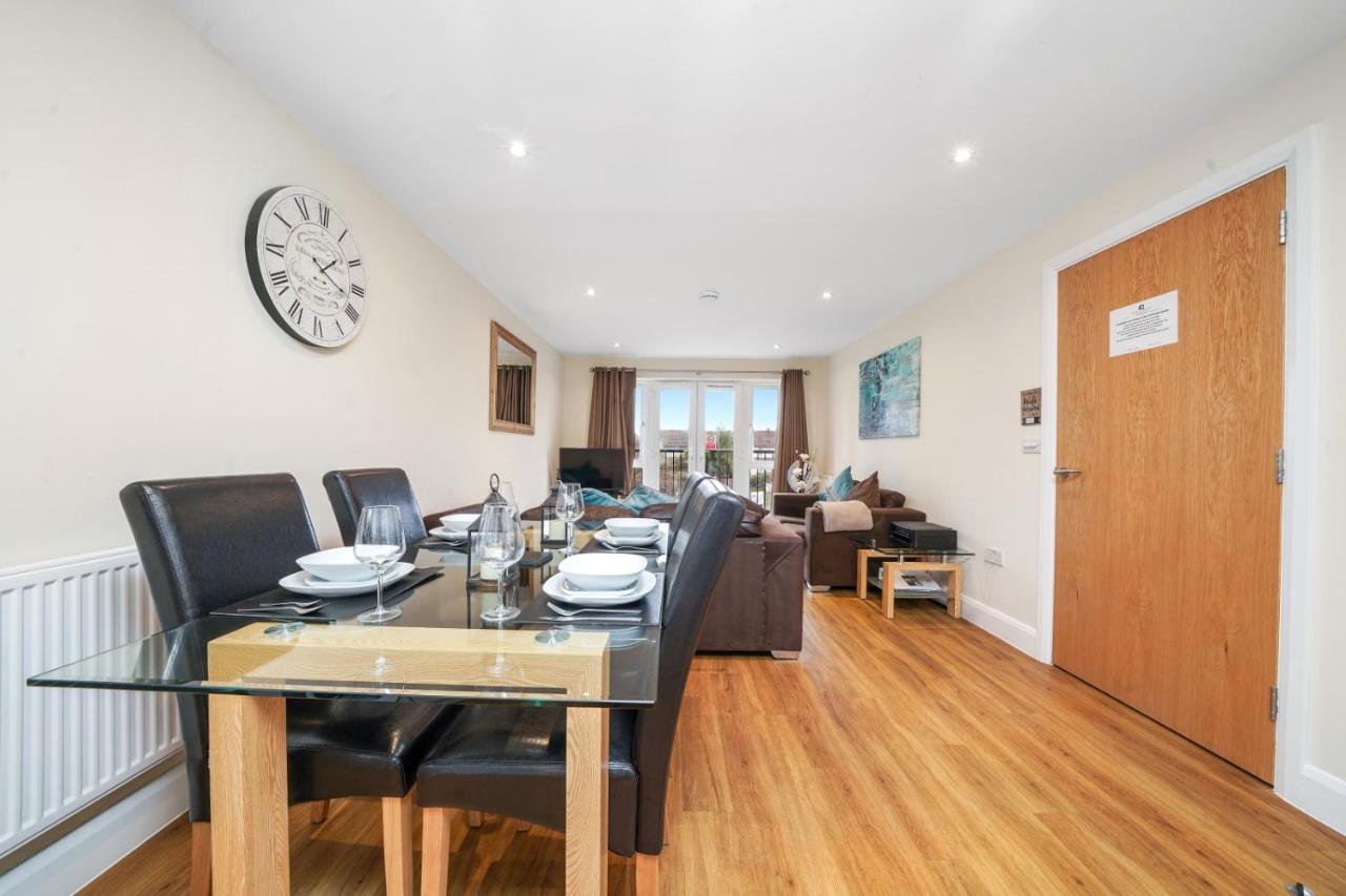 London Heathrow Living Serviced Apartments By Ferndale Stanwell ภายนอก รูปภาพ