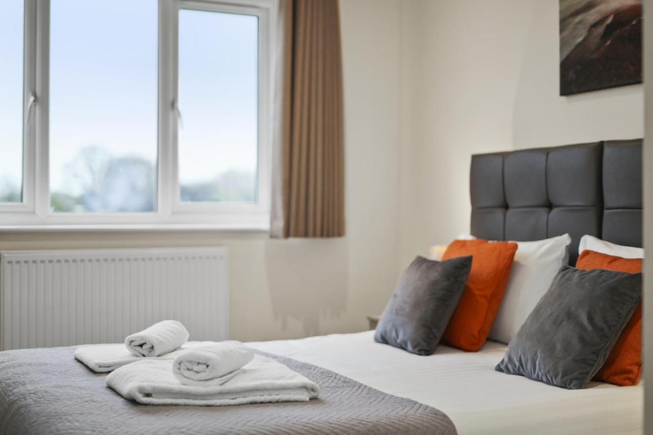 London Heathrow Living Serviced Apartments By Ferndale Stanwell ภายนอก รูปภาพ