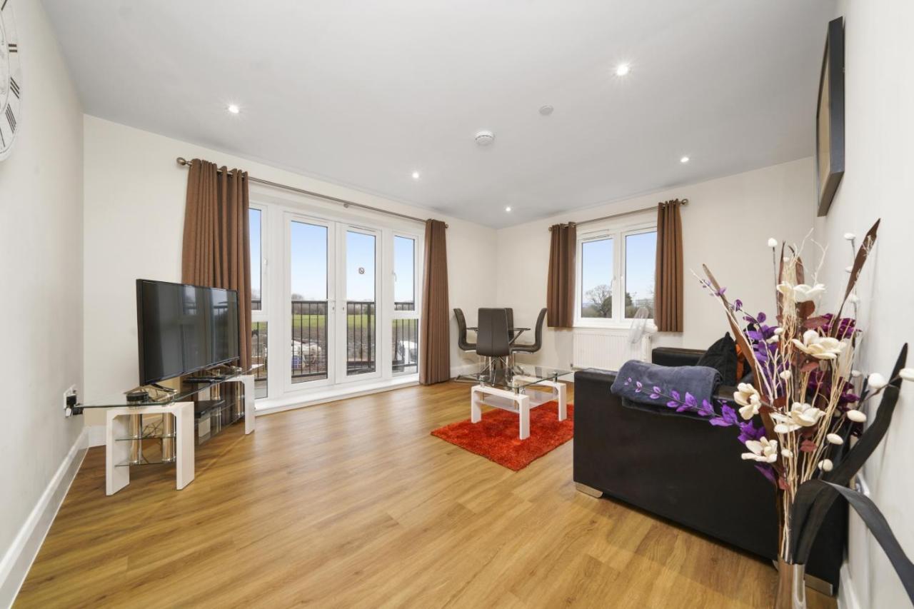 London Heathrow Living Serviced Apartments By Ferndale Stanwell ภายนอก รูปภาพ