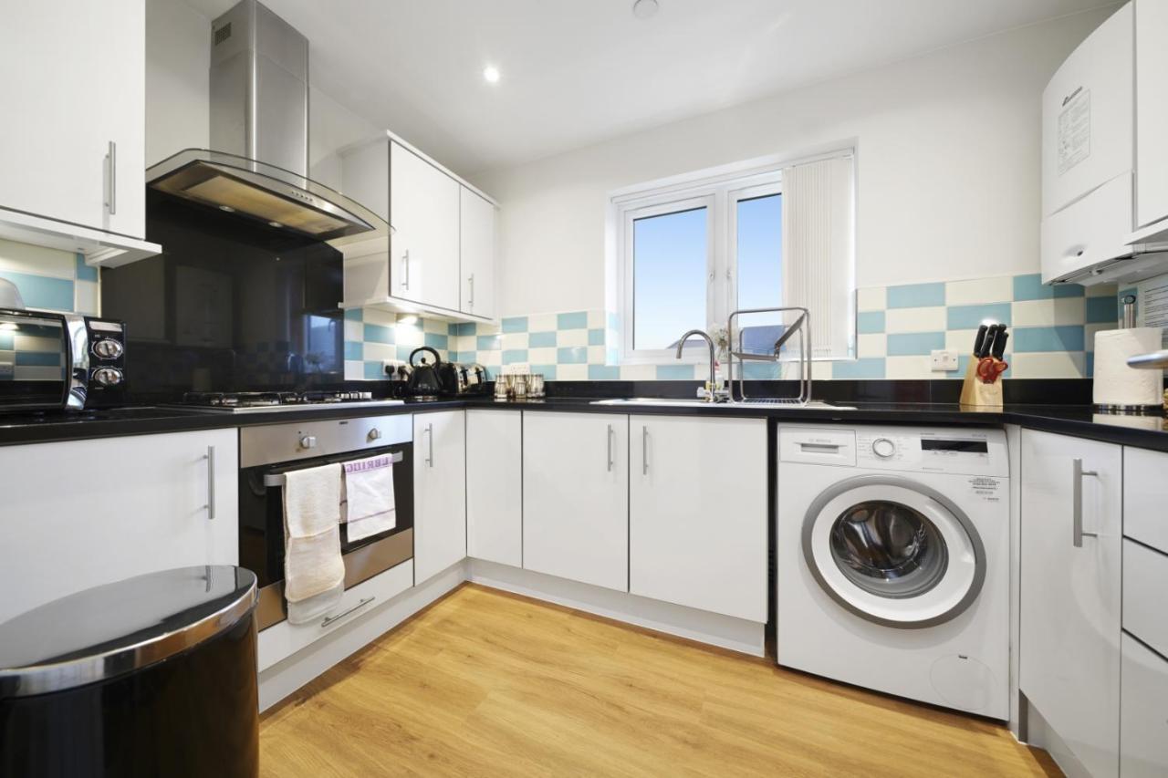 London Heathrow Living Serviced Apartments By Ferndale Stanwell ภายนอก รูปภาพ