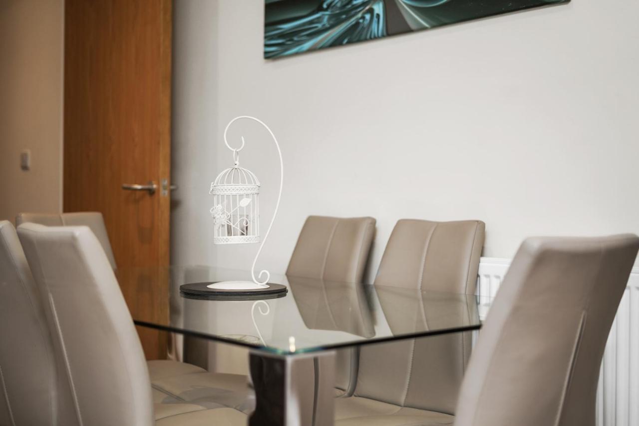 London Heathrow Living Serviced Apartments By Ferndale Stanwell ภายนอก รูปภาพ