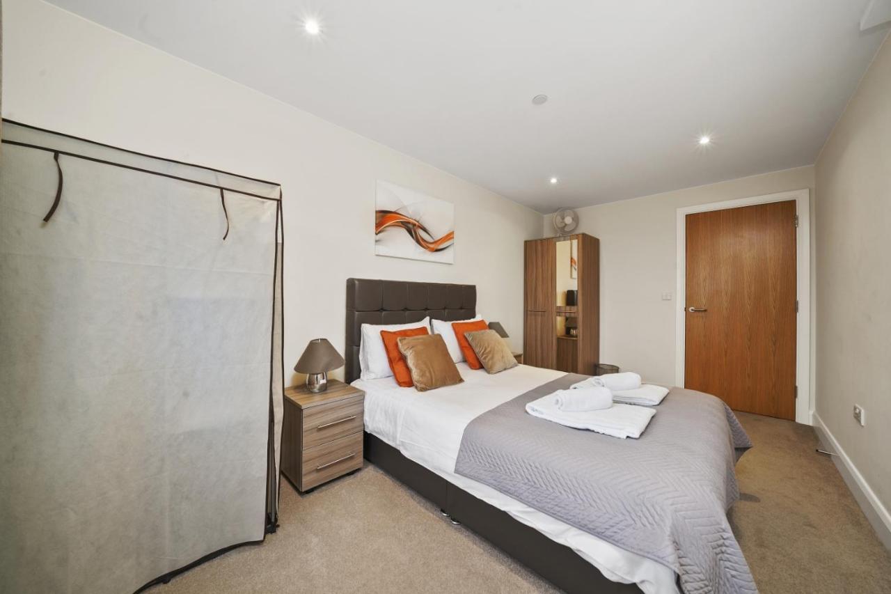 London Heathrow Living Serviced Apartments By Ferndale Stanwell ภายนอก รูปภาพ