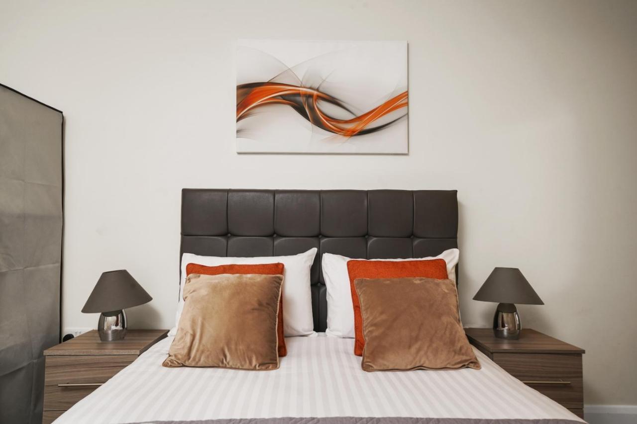 London Heathrow Living Serviced Apartments By Ferndale Stanwell ภายนอก รูปภาพ