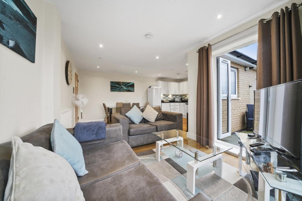 London Heathrow Living Serviced Apartments By Ferndale Stanwell ภายนอก รูปภาพ