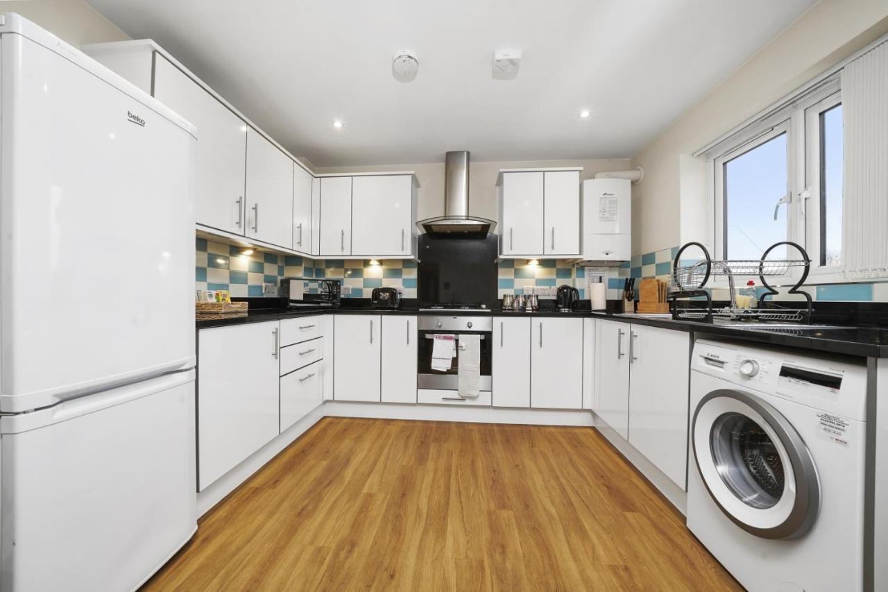 London Heathrow Living Serviced Apartments By Ferndale Stanwell ภายนอก รูปภาพ