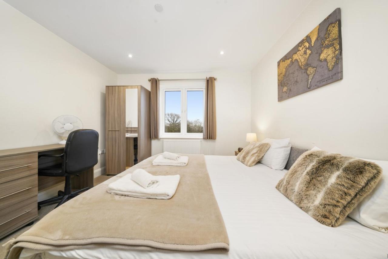 London Heathrow Living Serviced Apartments By Ferndale Stanwell ภายนอก รูปภาพ