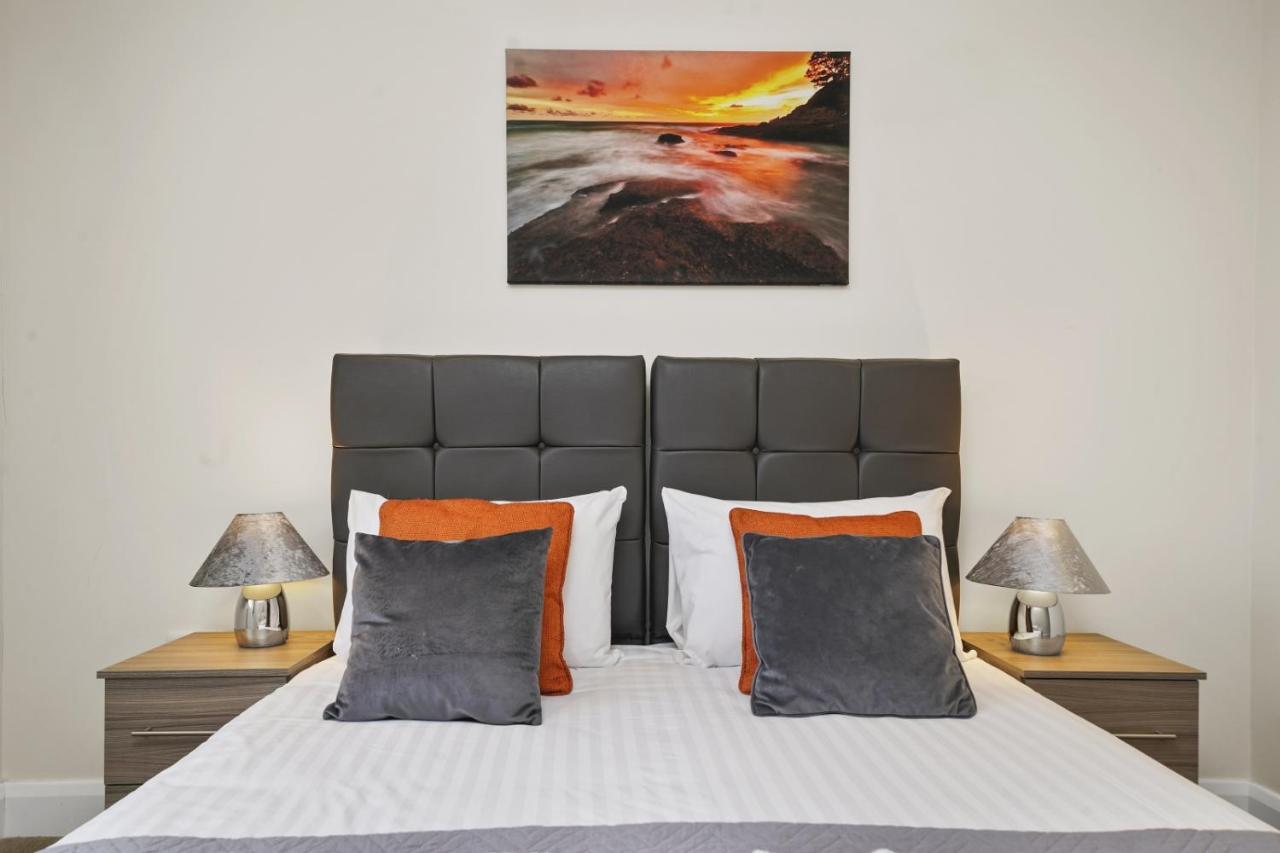 London Heathrow Living Serviced Apartments By Ferndale Stanwell ภายนอก รูปภาพ