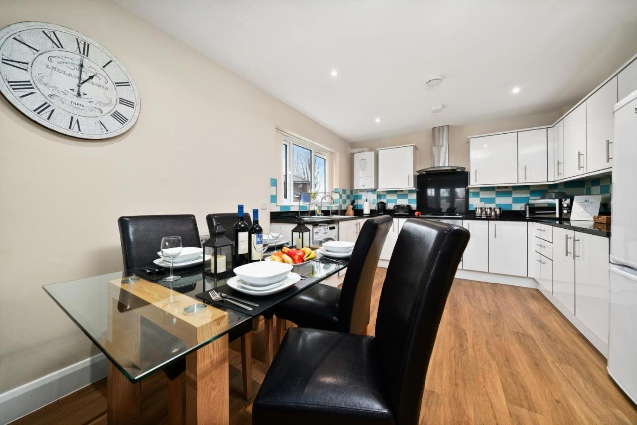 London Heathrow Living Serviced Apartments By Ferndale Stanwell ภายนอก รูปภาพ