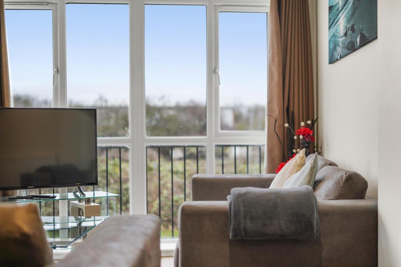 London Heathrow Living Serviced Apartments By Ferndale Stanwell ภายนอก รูปภาพ