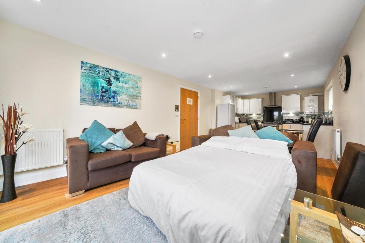 London Heathrow Living Serviced Apartments By Ferndale Stanwell ภายนอก รูปภาพ