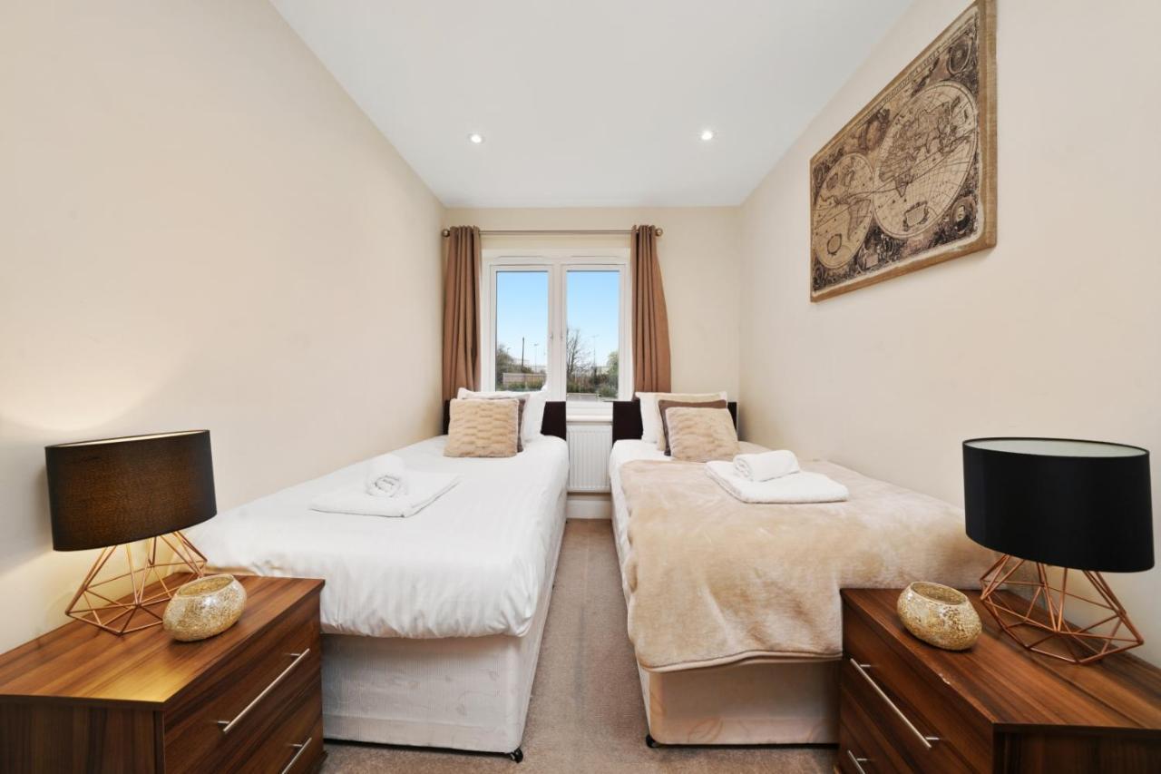 London Heathrow Living Serviced Apartments By Ferndale Stanwell ภายนอก รูปภาพ