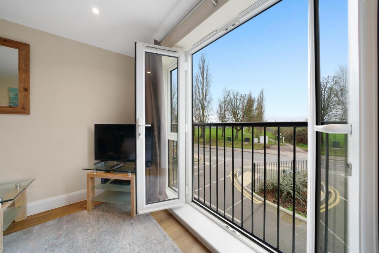 London Heathrow Living Serviced Apartments By Ferndale Stanwell ภายนอก รูปภาพ