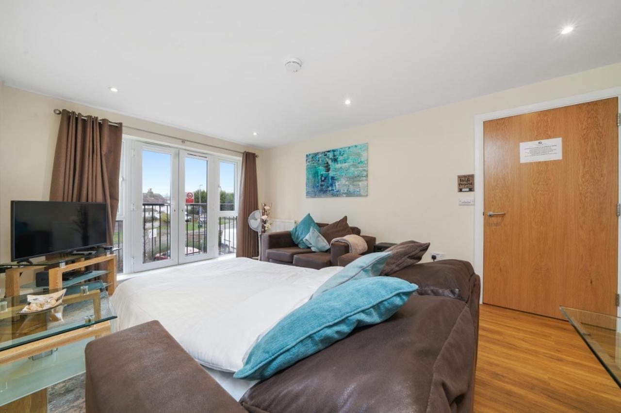 London Heathrow Living Serviced Apartments By Ferndale Stanwell ภายนอก รูปภาพ