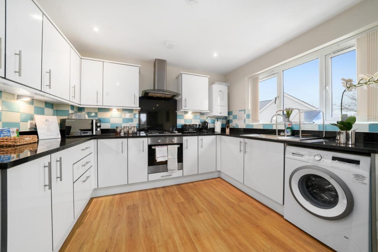 London Heathrow Living Serviced Apartments By Ferndale Stanwell ภายนอก รูปภาพ