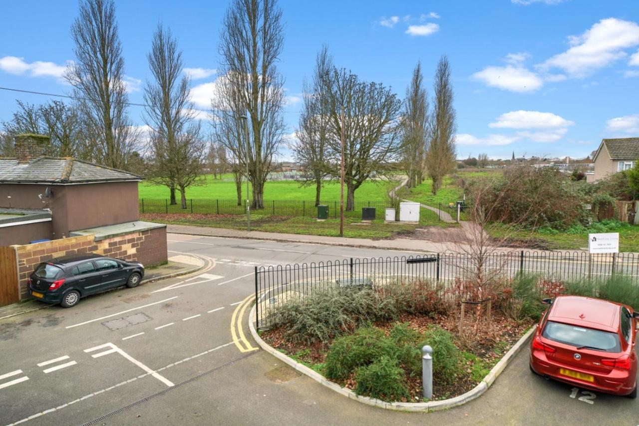 London Heathrow Living Serviced Apartments By Ferndale Stanwell ภายนอก รูปภาพ